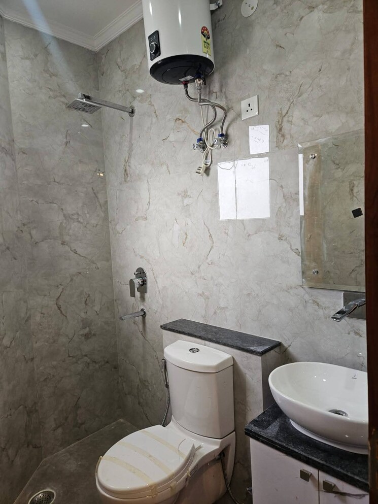 Bathroom, neb sarai 1 Bedroom 300 Sq.Ft. Builder Floor In Neb Sarai Delhi 9320499