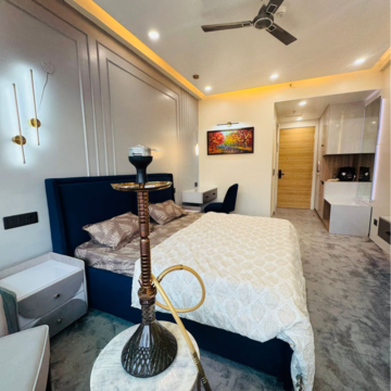 Room in Studio Apartment at Gaur City Center, Sector 4 Greater Noida – for Rent