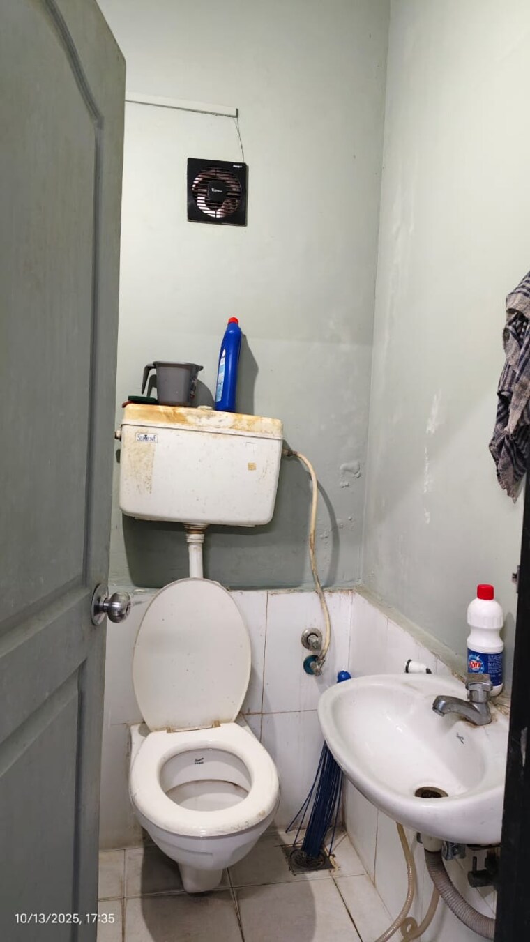 Bathroom, vashi sector 30a Commercial Office Space 470 Sq.Ft. In Vashi Sector 30a Navi Mumbai 9320562