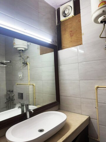Attached Bathroom in 2 BHK Builder Floor at Lajpat Nagar – for Rent