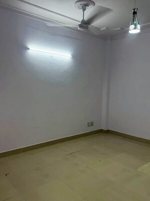 Room in 2 BHK Builder Floor at Lajpat Nagar – for Rent