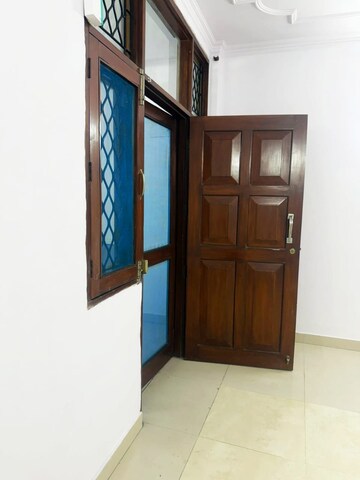 Room in 2 BHK Builder Floor at Lajpat Nagar – for Rent