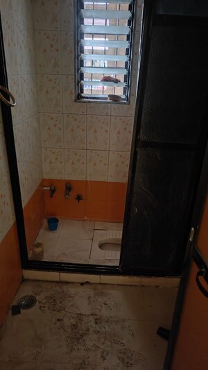 Bathroom in 1 BHK Apartment at Dombivli East – for Rent