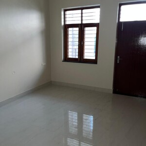 Room in 3 BHK Builder Floor at Dalanwala – for Rent