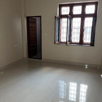 Room in 3 BHK Builder Floor at Dalanwala – for Rent
