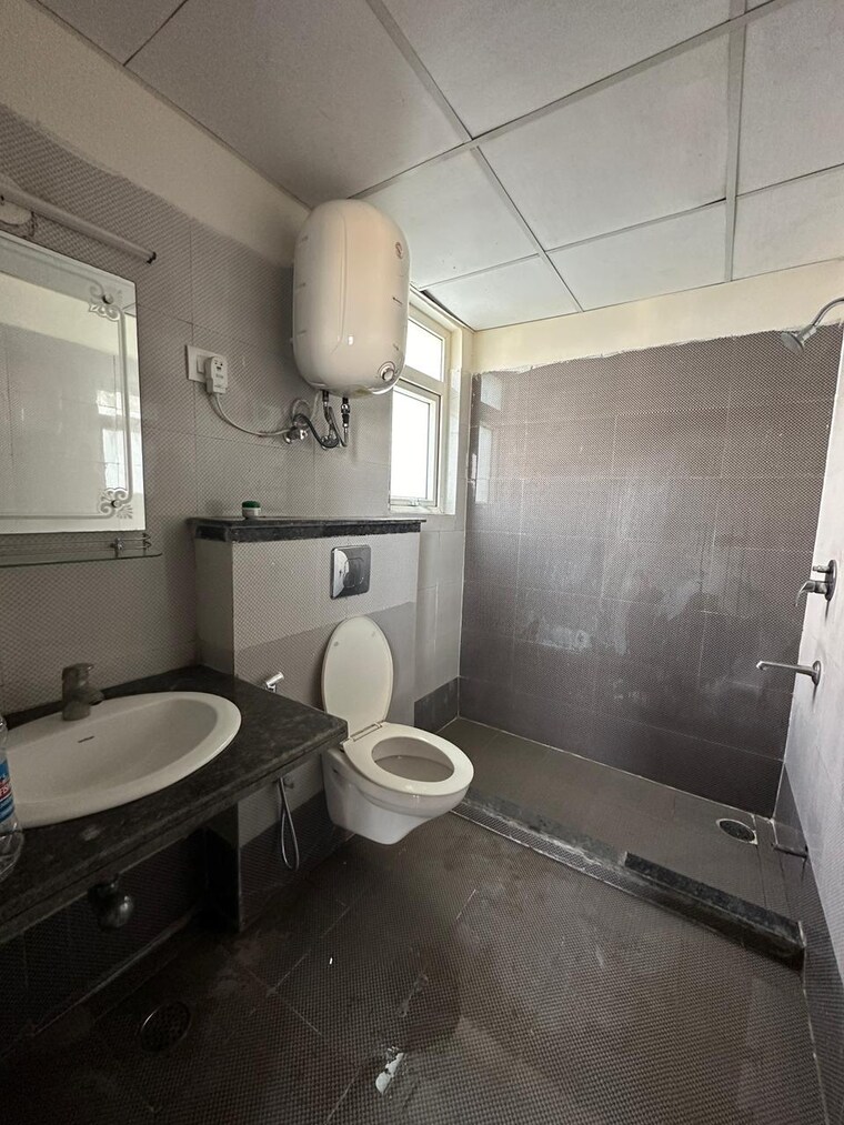 Bathroom, nk-sharma-savitry-greens 3 Bedroom 1750 Sq.Ft. Apartment In Lohgarh Zirakpur 9320739
