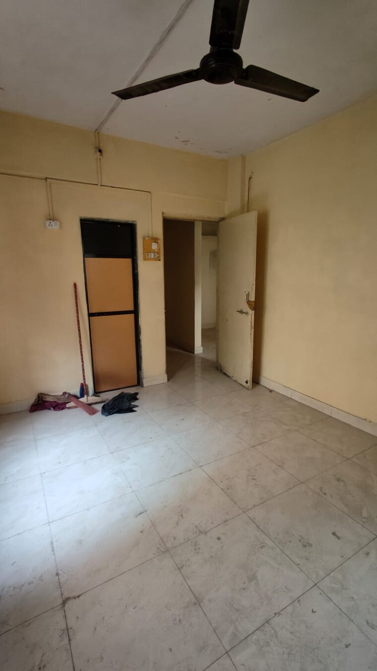 Room, dombivli east 1 Bedroom 500 Sq.Ft. Apartment In Dombivli East Thane 9320737