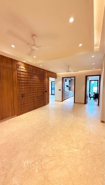 Room in 1.5 BHK Builder Floor at Sector 10 – for Rent