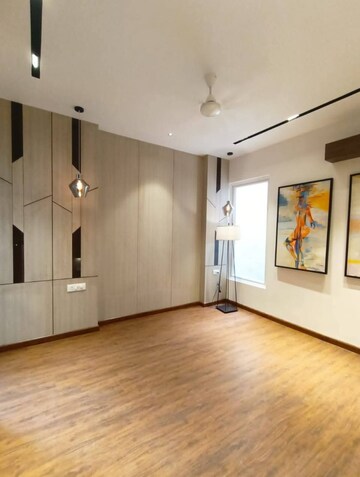 Room in 1.5 BHK Builder Floor at Sector 10 – for Rent