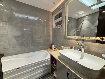 Attached Bathroom in 2.5 BHK Builder Floor at Sector 10 – for Rent
