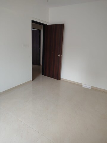 Room in 3 BHK Apartment at Suvrat CHS, Tembhi Naka – for Rent
