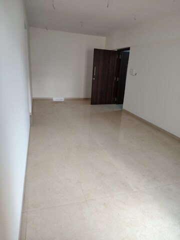 Room in 3 BHK Apartment at Suvrat CHS, Tembhi Naka – for Rent