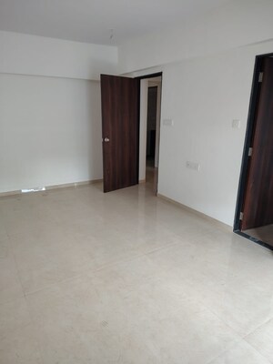 Room in 3 BHK Apartment at Suvrat CHS, Tembhi Naka – for Rent