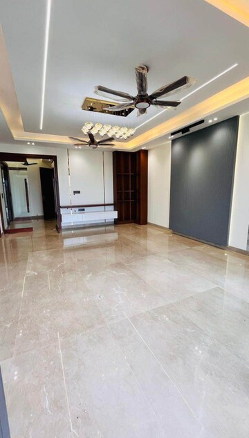 Room in 1 BHK Builder Floor at Sector 9 – for Rent