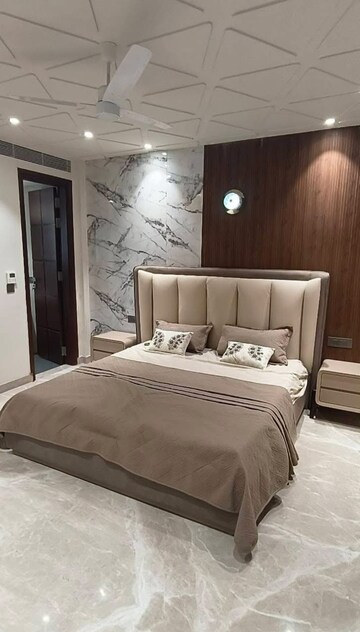 Bedroom in 2 BHK Builder Floor at Sector 9 – for Rent