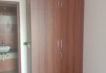 Room in 3 BHK Apartment at Hoshangabad Road – for Sale