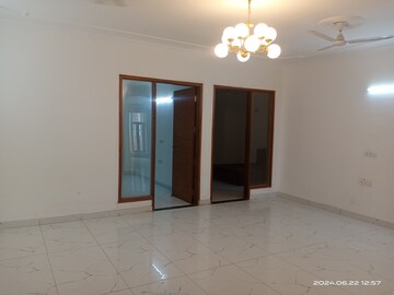 Room in 3 BHK Builder Floor at Vasant Kunj – for Rent