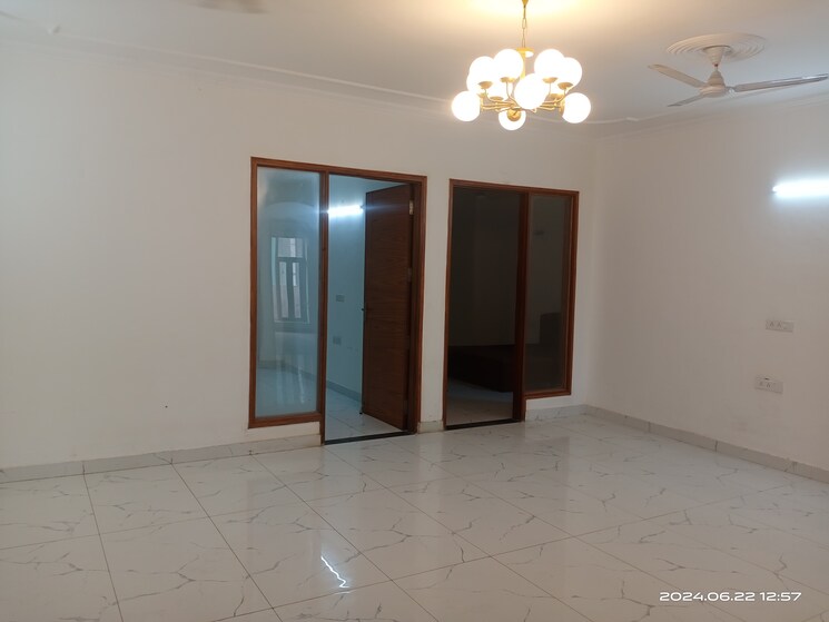 Room, vasant kunj 3 Bedroom 1400 Sq.Ft. Builder Floor In Vasant Kunj Delhi 9321134