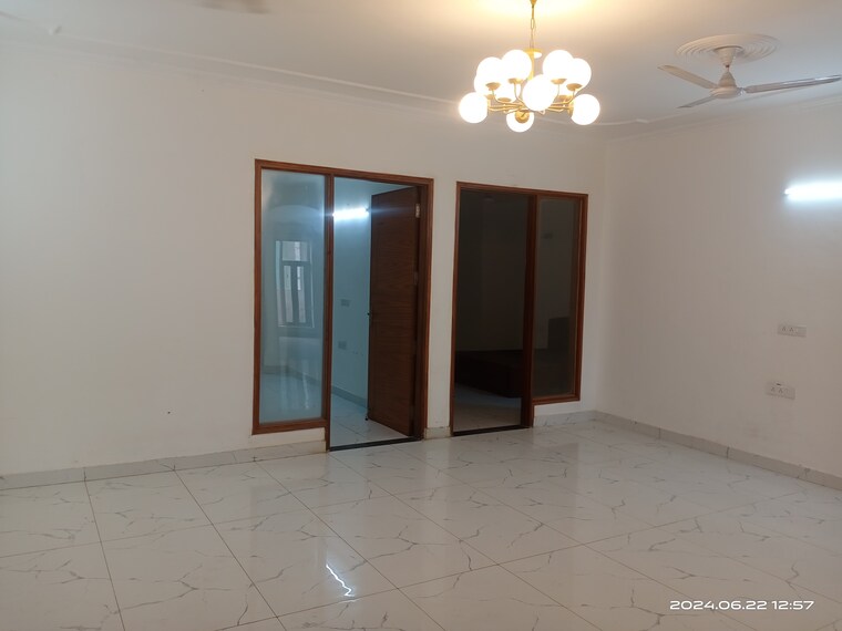 Room, vasant kunj 3 Bedroom 1400 Sq.Ft. Builder Floor In Vasant Kunj Delhi 9321134