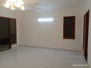 Room in 3 BHK Builder Floor at Vasant Kunj – for Rent