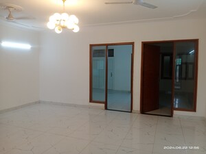 Room in 3 BHK Builder Floor at Vasant Kunj – for Rent