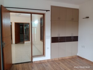 Room in 3 BHK Builder Floor at Vasant Kunj – for Rent