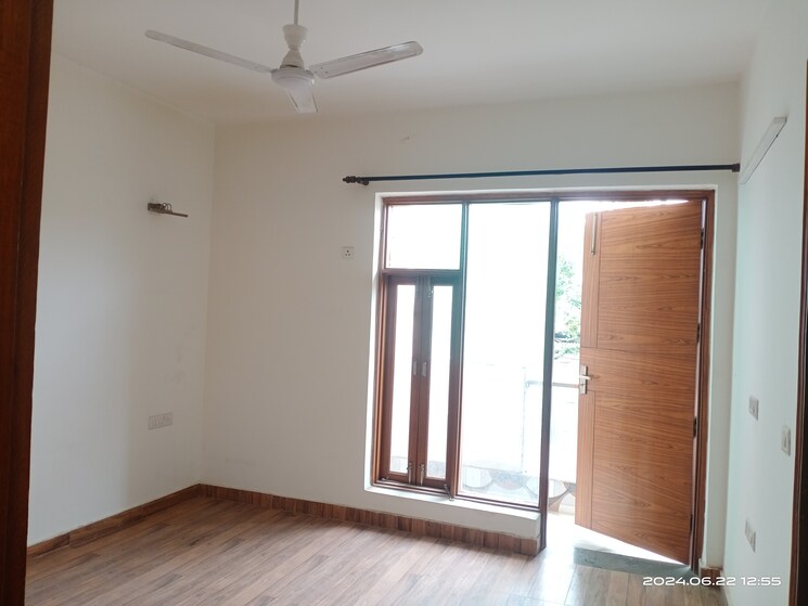 Room, vasant kunj 3 Bedroom 1400 Sq.Ft. Builder Floor In Vasant Kunj Delhi 9321134