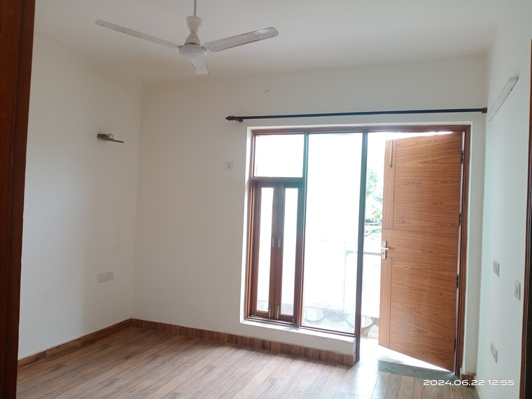 Room, vasant kunj 3 Bedroom 1400 Sq.Ft. Builder Floor In Vasant Kunj Delhi 9321134