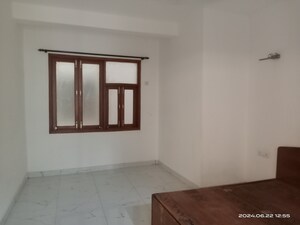 Room in 3 BHK Builder Floor at Vasant Kunj – for Rent