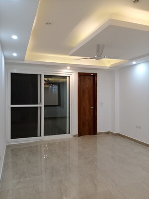 Room in 4 BHK Builder Floor at Vasant Kunj – for Rent