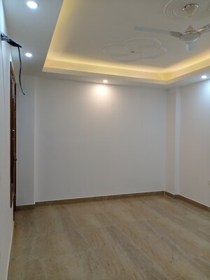 Room in 4 BHK Builder Floor at Vasant Kunj – for Rent