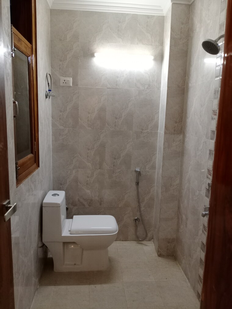 Bathroom, vasant kunj 4 Bedroom 2000 Sq.Ft. Builder Floor In Vasant Kunj Delhi 9321175