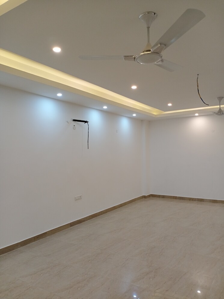 Room, vasant kunj 4 Bedroom 2000 Sq.Ft. Builder Floor In Vasant Kunj Delhi 9321175