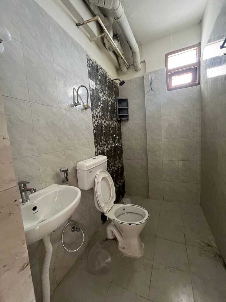 Bathroom, zara-rossa 2 Bedroom 950 Sq.Ft. Apartment In Sector 112 Gurgaon 9321182