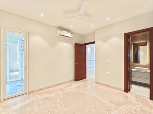 Room in 6+ BHK Independent House at Safdarjung Enclave – for Rent