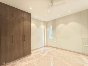 Room in 6+ BHK Independent House at Safdarjung Enclave – for Rent