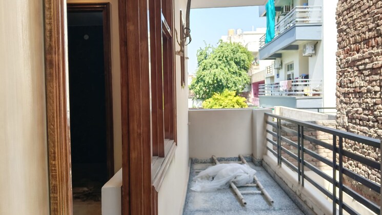 Balcony, sector 4 3 Bedroom 250 Sq.Yd. Builder Floor In Sector 4 Gurgaon 9321211