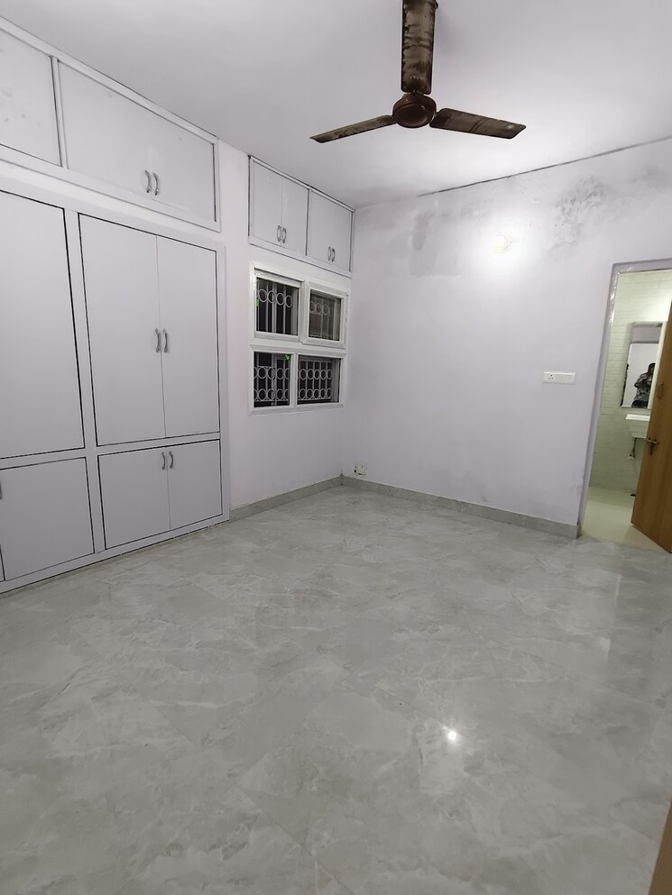 Room, sarita vihar 2 Bedroom 1100 Sq.Ft. Apartment In Sarita Vihar Delhi 9321250