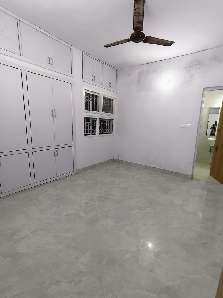 Room, sarita vihar 2 Bedroom 1100 Sq.Ft. Apartment In Sarita Vihar Delhi 9321250