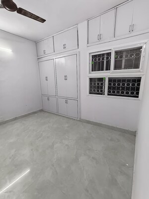 Room in 2 BHK Apartment at Sarita Vihar – for Rent