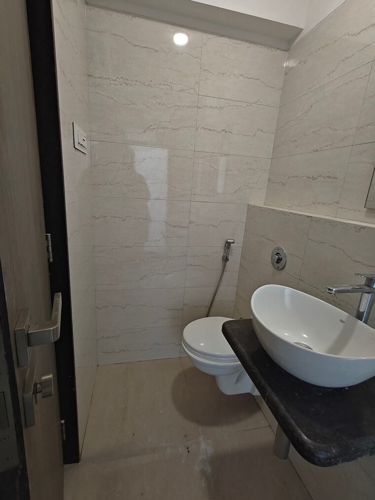 Bathroom, juhu-scheme 1 Bedroom 500 Sq.Ft. Apartment In Juhu Mumbai 9321219