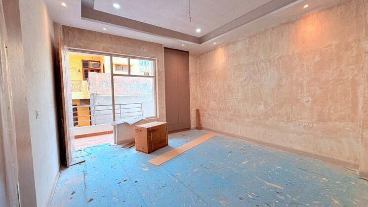 Room, sector 4 3 Bedroom 250 Sq.Yd. Builder Floor In Sector 4 Gurgaon 9321241