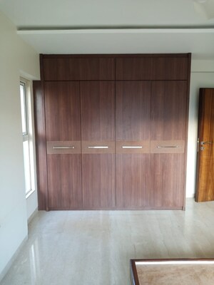 Furnished Amenities in 3 BHK Apartment at L Nagpal Jaswant Heights, Khar West – for Sale