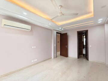 Room in 3 BHK Builder Floor at Safdarjung Enclave – for Rent
