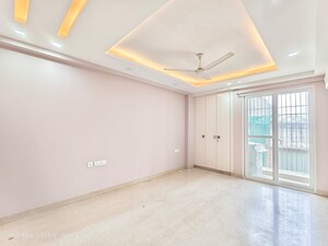 Room in 3 BHK Builder Floor at Safdarjung Enclave – for Rent