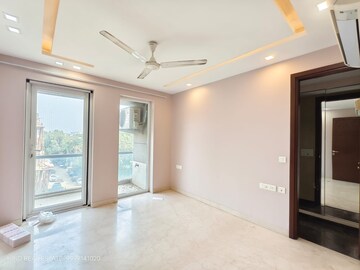 Room in 3 BHK Builder Floor at Safdarjung Enclave – for Rent