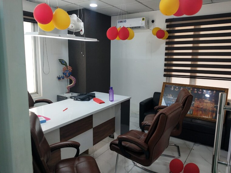 Team Area, motia-citi-royal-business-park Commercial Office Space 900 Sq.Ft. In Ambala Highway Zirakpur 9321286