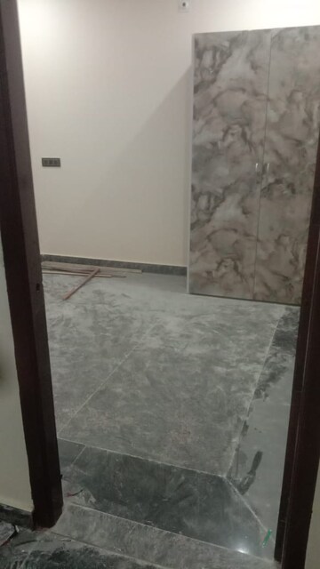 Room in 2 BHK Builder Floor at Palam Colony – for Rent