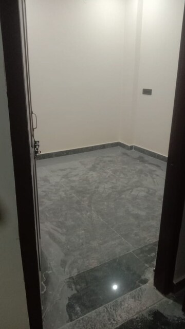 Room in 2 BHK Builder Floor at Palam Colony – for Rent