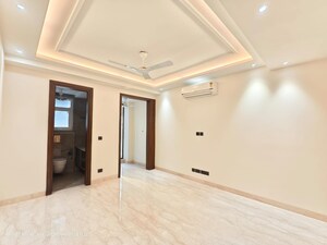 Room in 3 BHK Builder Floor at Safdarjung Enclave – for Rent